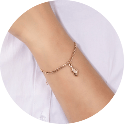 Rose Gold Bracelet With A Shell Pendant Des (1)