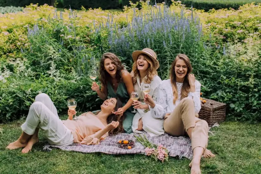 outdoor blanket picnic